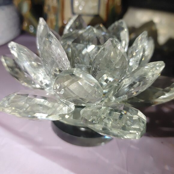 Beautiful Spinning Crystal Lotus Flower Decorative Clear Glass - Picture 4 of 8
